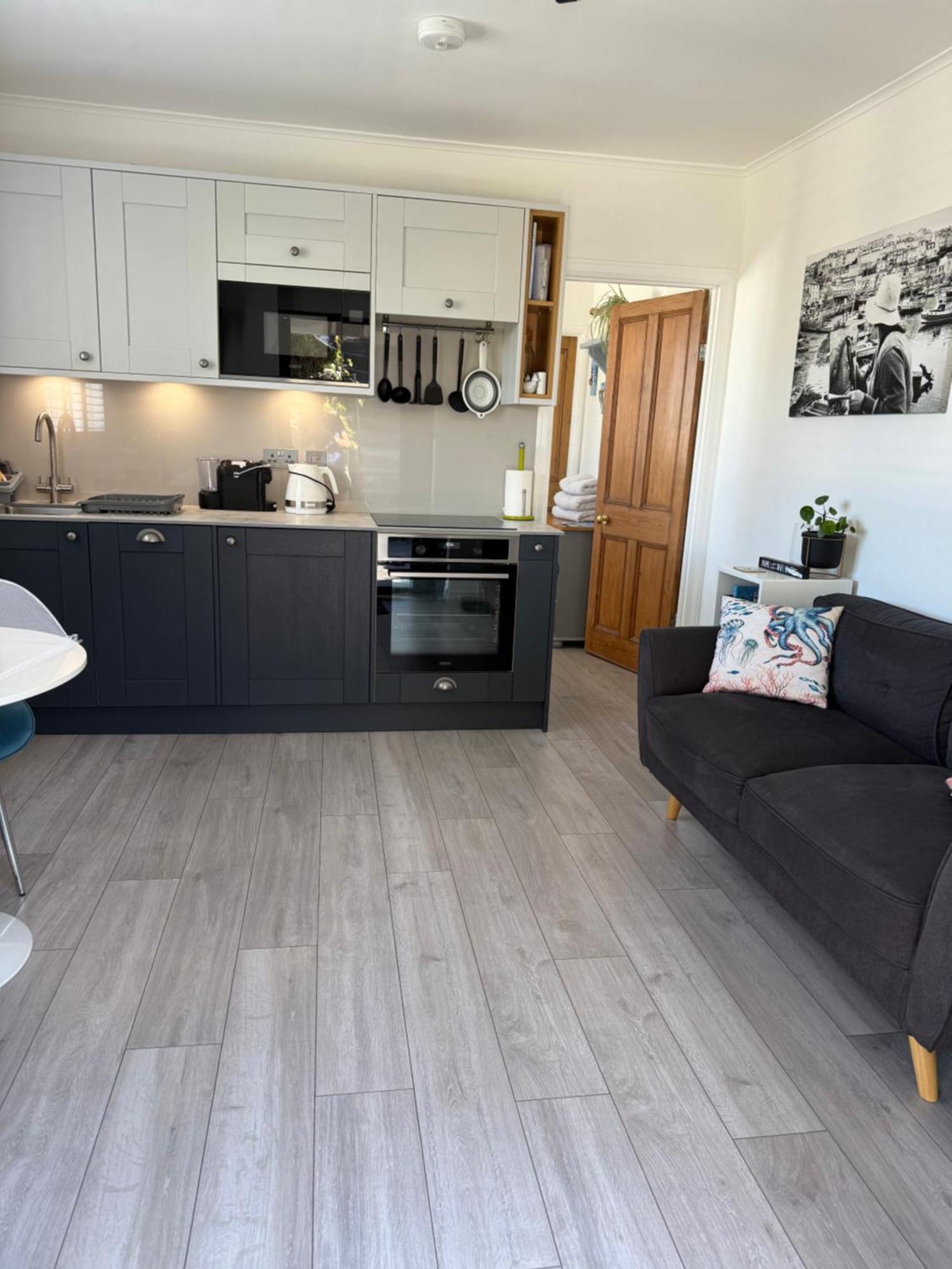 Little Trevio - Seaside Haven With Parking And Sea Views Lejlighed Brixham Eksteriør billede
